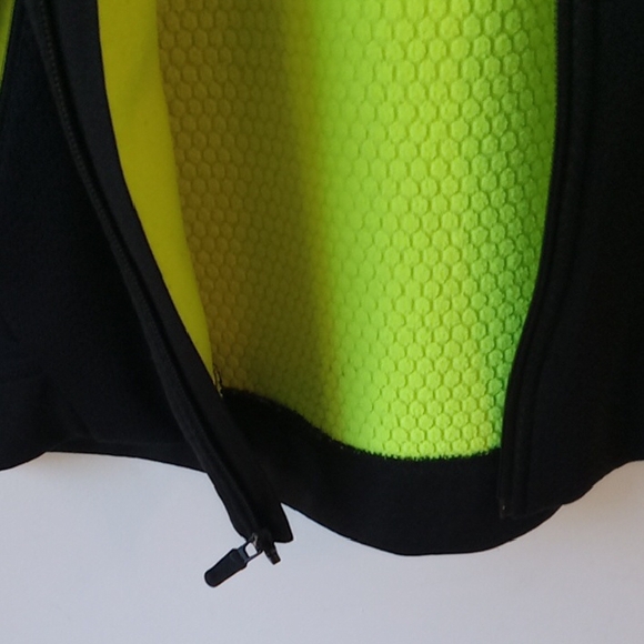 Nike Men's Black Sleeveless Vest - Picture 9 of 9